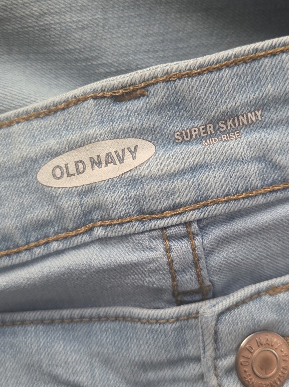 Old Navy Light Wash Women’s Skinny Jeans - Picture 2 of 3